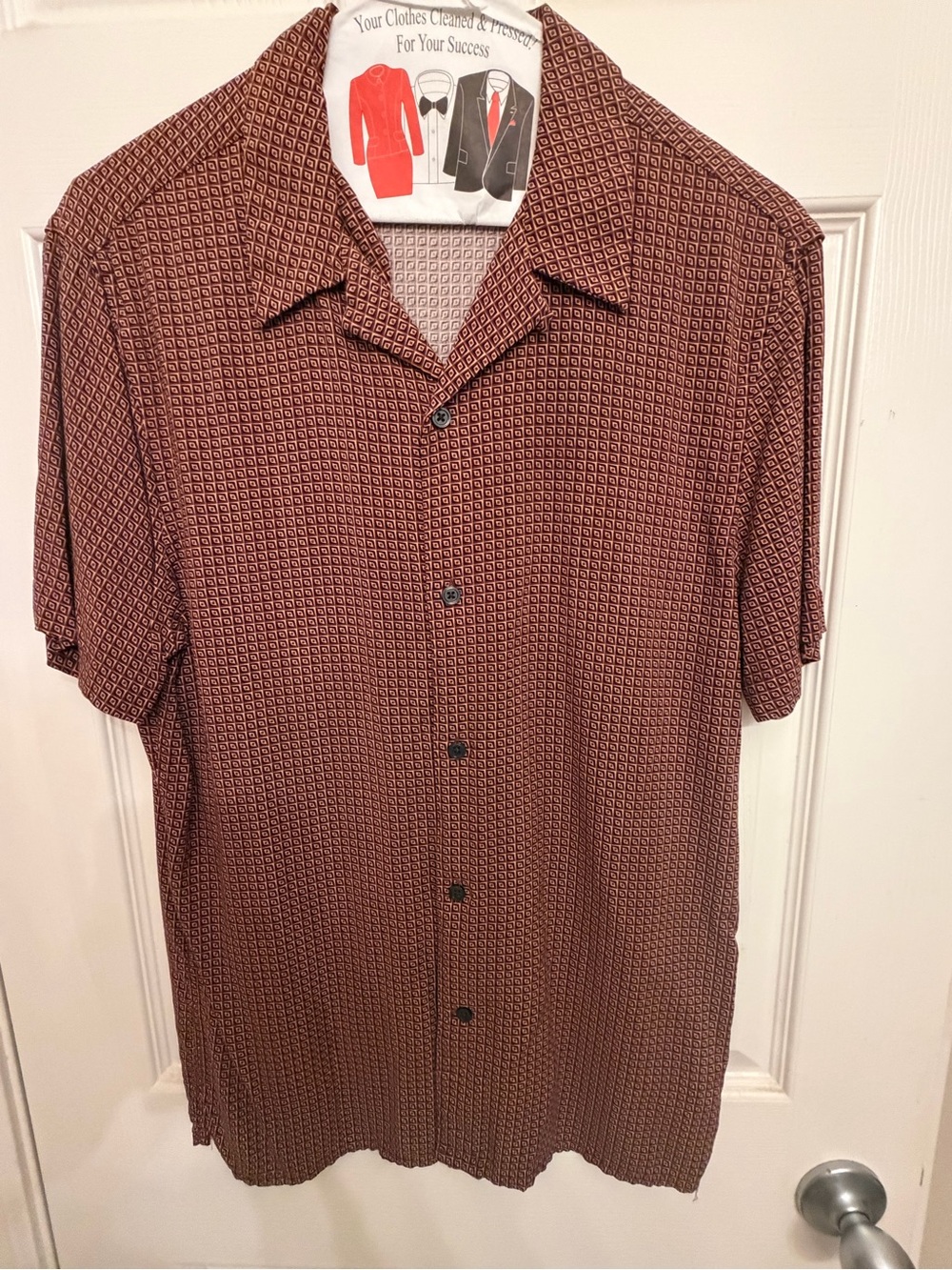 Express Men's Short-Sleeve Button-Down Shirt in Burgundy Geometric Print